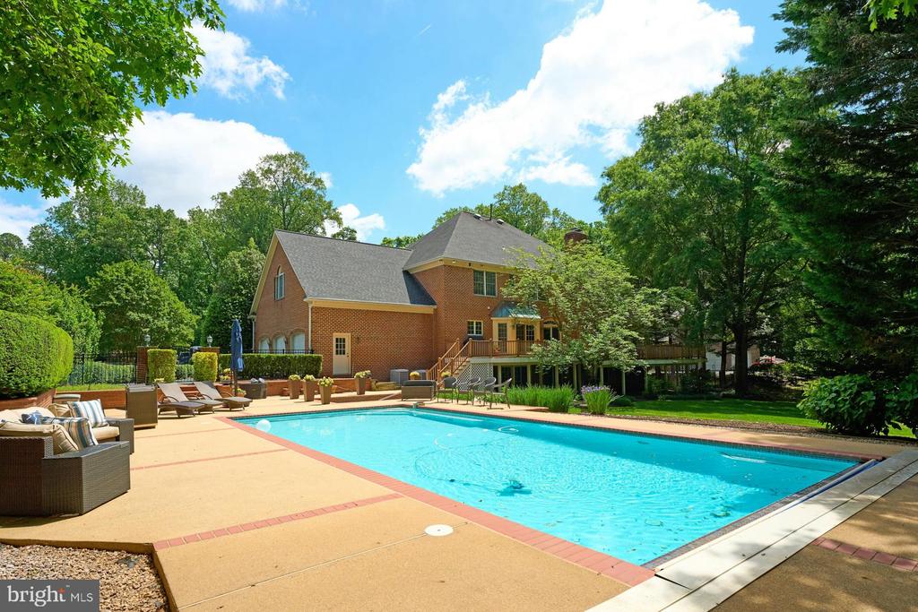 3016 WEBER PLACE