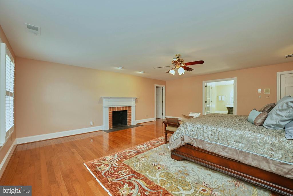 3016 WEBER PLACE