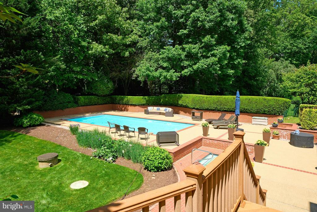 3016 WEBER PLACE