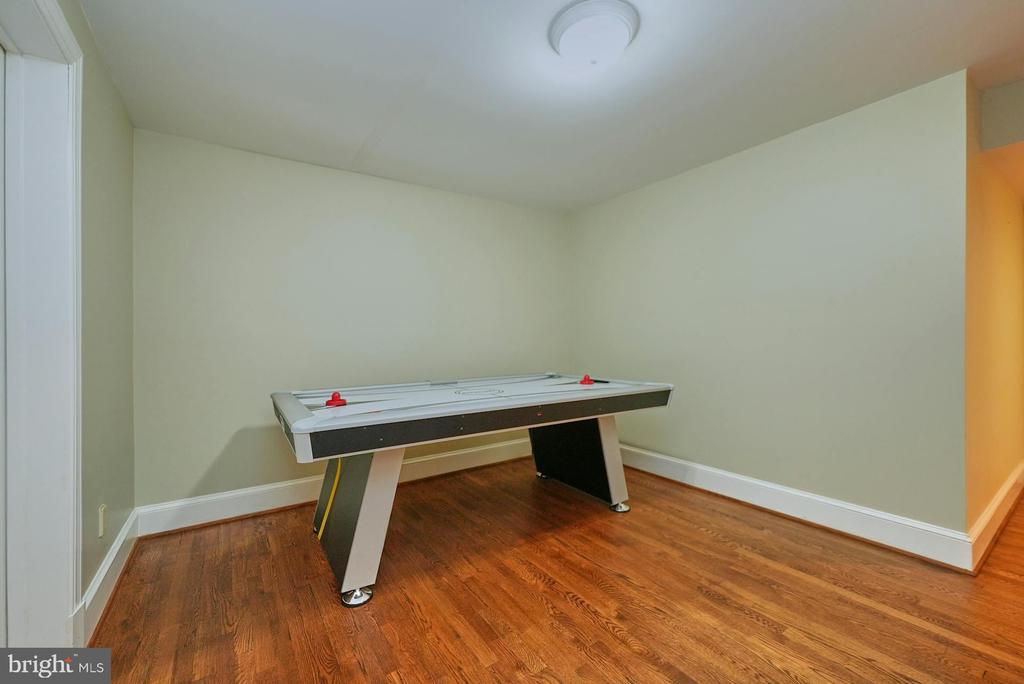 3016 WEBER PLACE