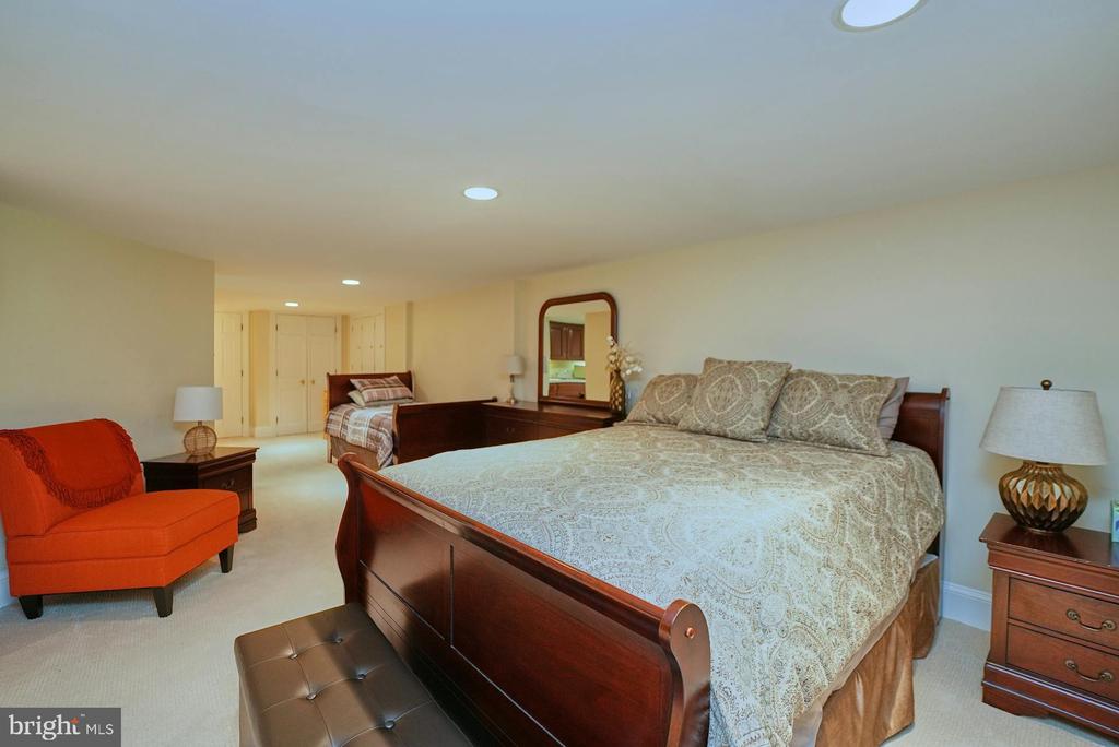3016 WEBER PLACE