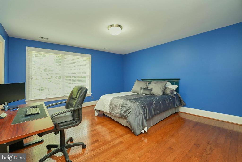 3016 WEBER PLACE