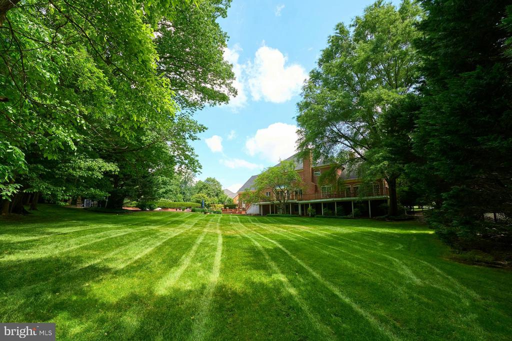 3016 WEBER PLACE