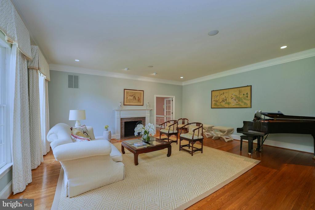3016 WEBER PLACE