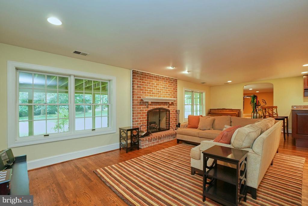 3016 WEBER PLACE