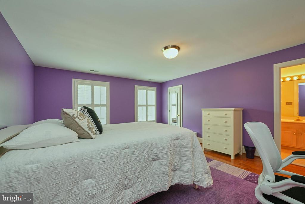 3016 WEBER PLACE