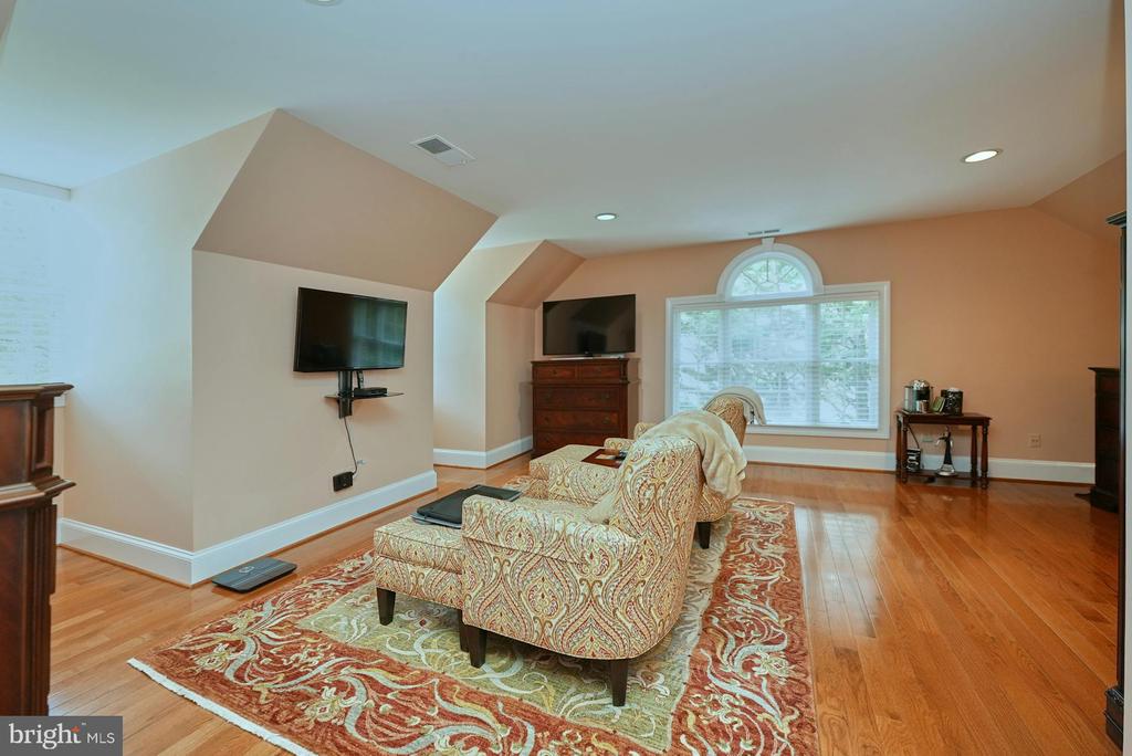 3016 WEBER PLACE