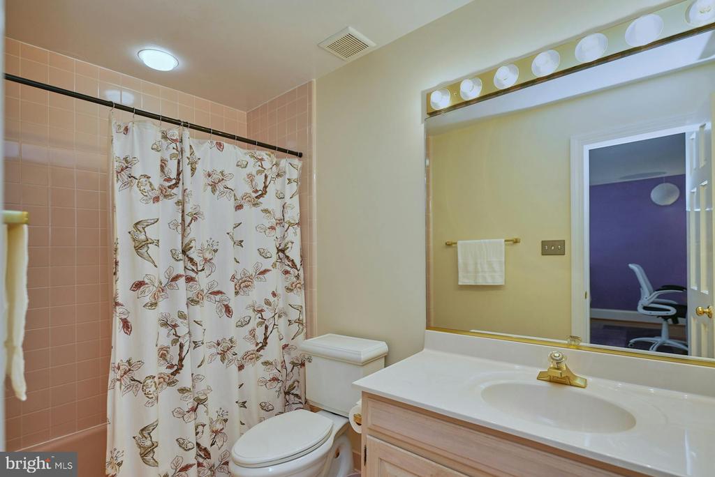 3016 WEBER PLACE