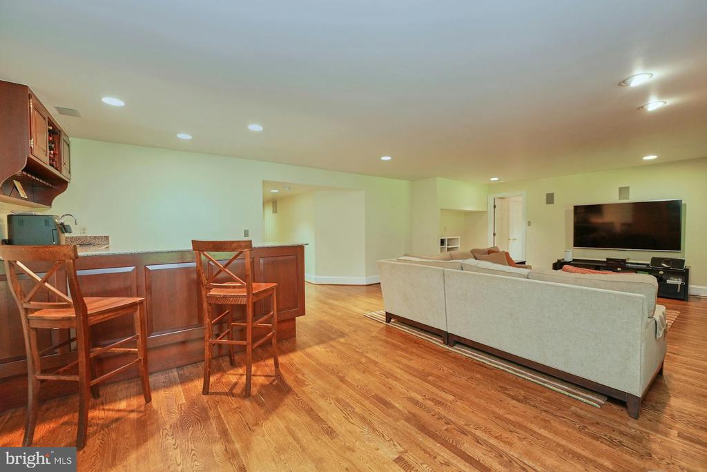 3016 WEBER PLACE