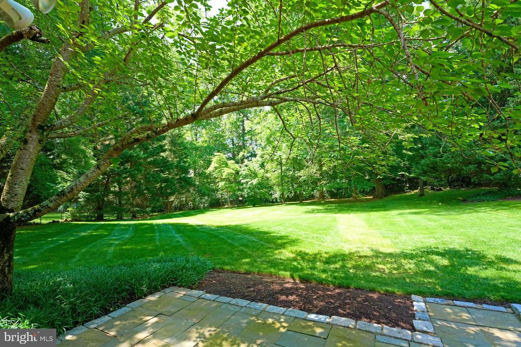 3016 WEBER PLACE