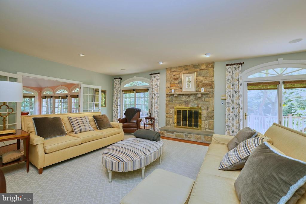 3016 WEBER PLACE