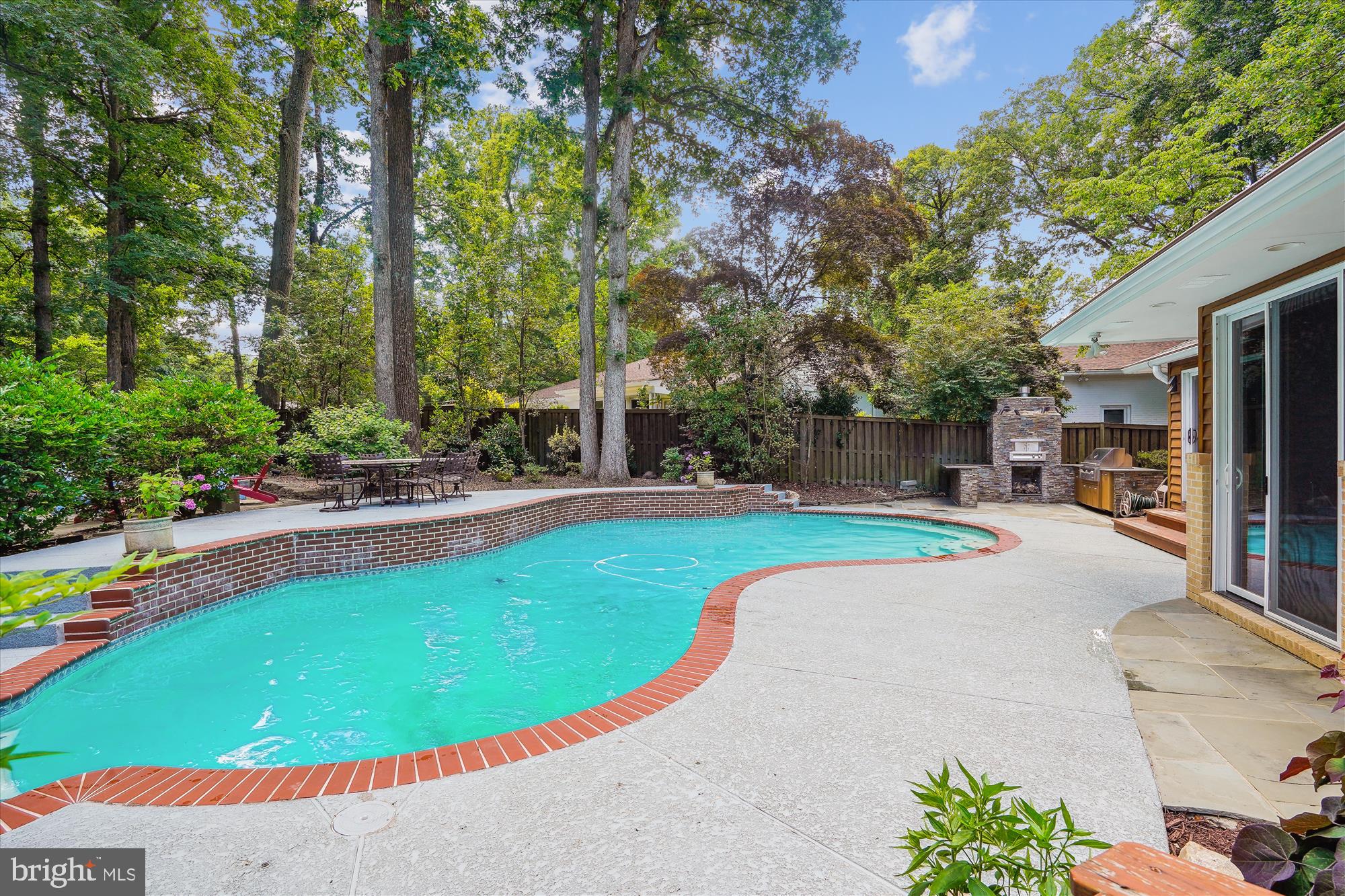 6321 CROSSWOODS CIRCLE