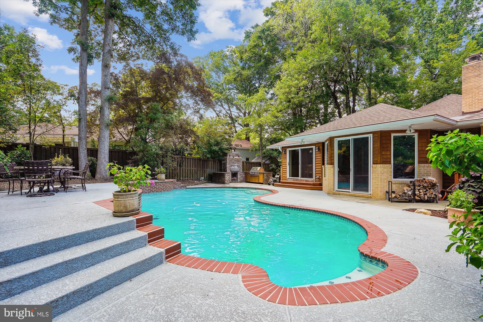 6321 CROSSWOODS CIRCLE