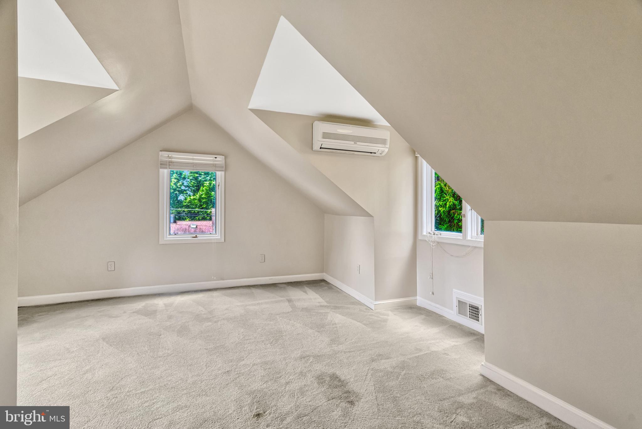 1407 CEDAR AVENUE