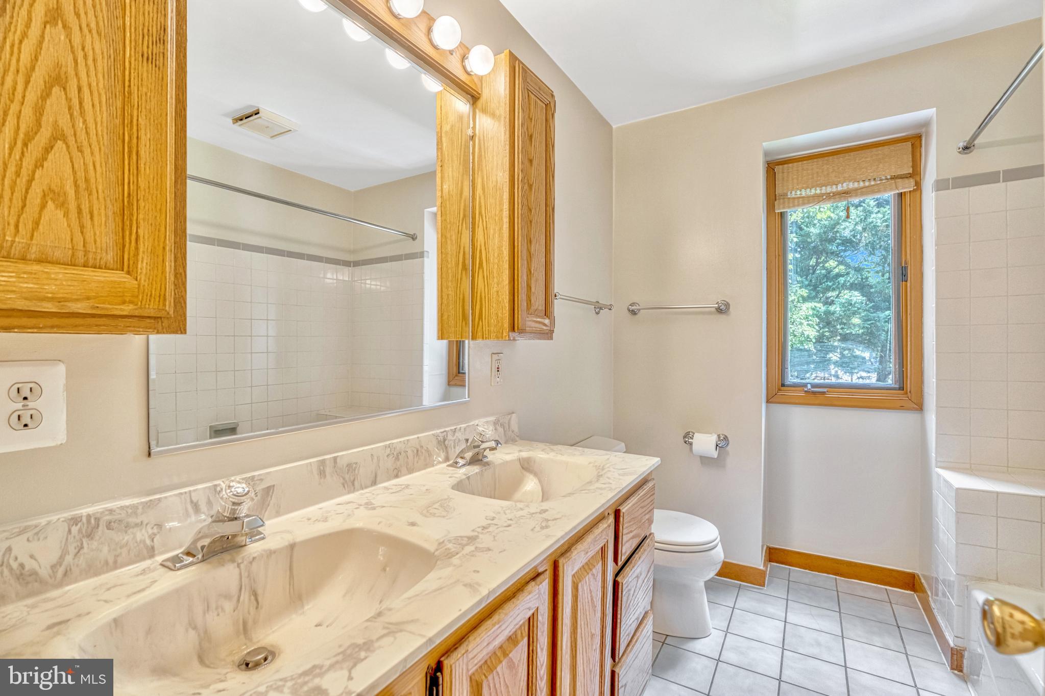 1407 CEDAR AVENUE