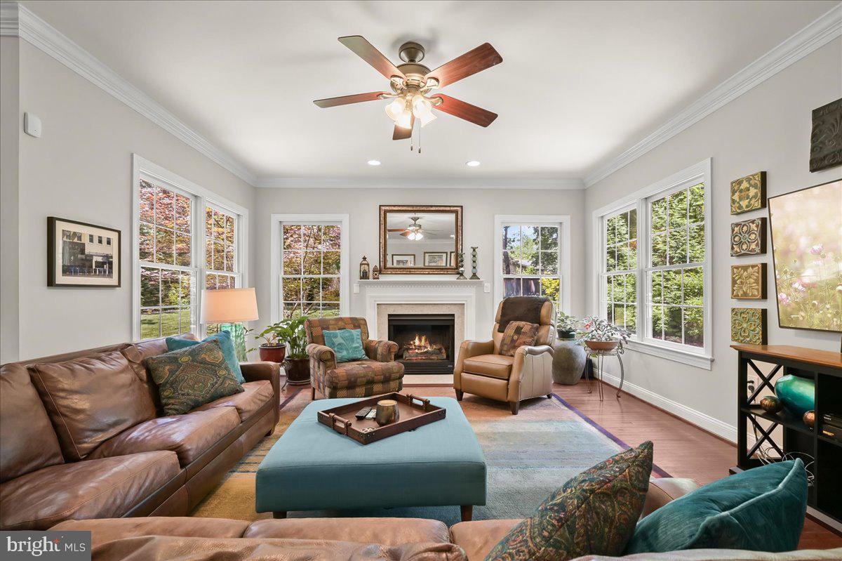3127 WOODLAND LANE