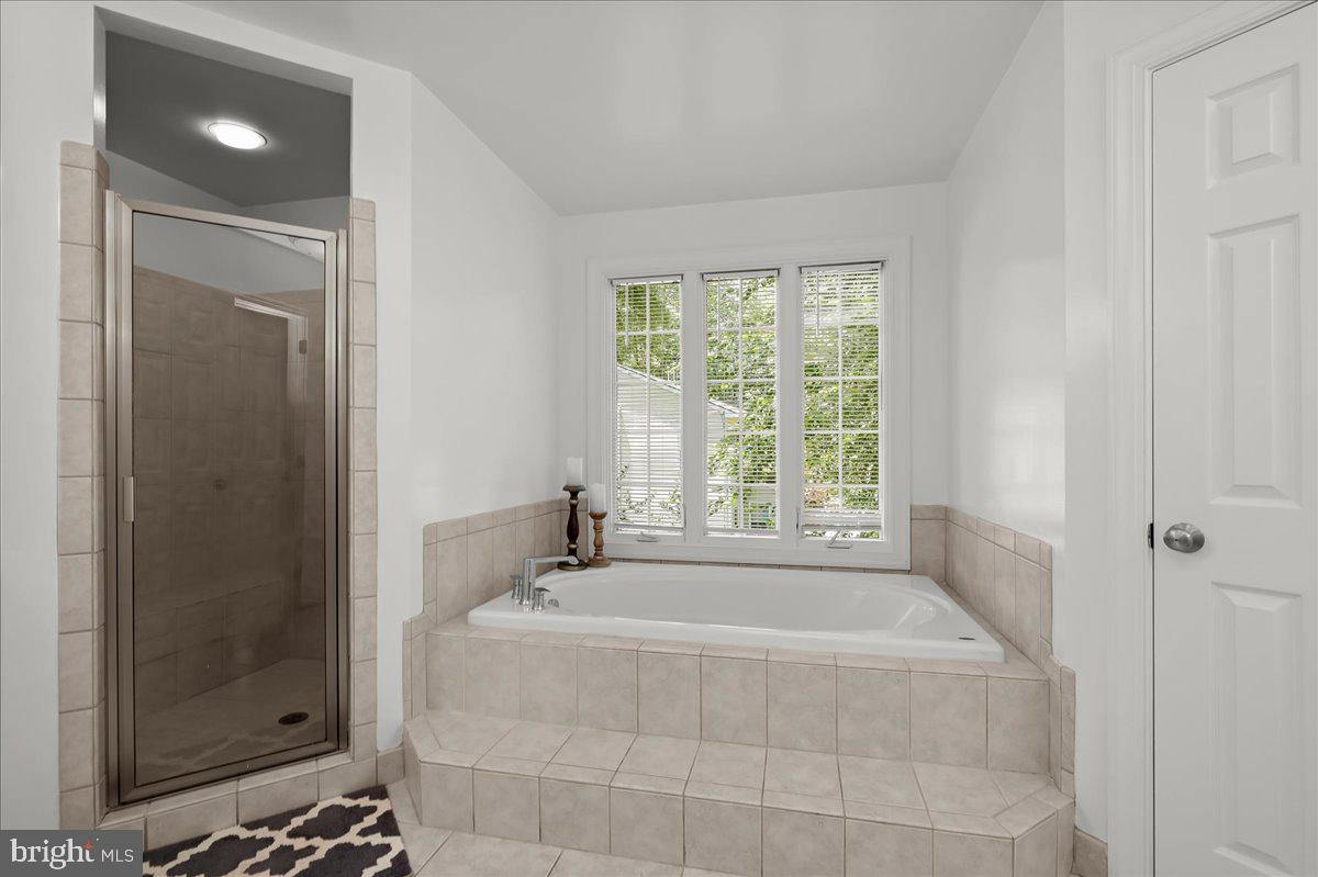 3127 WOODLAND LANE