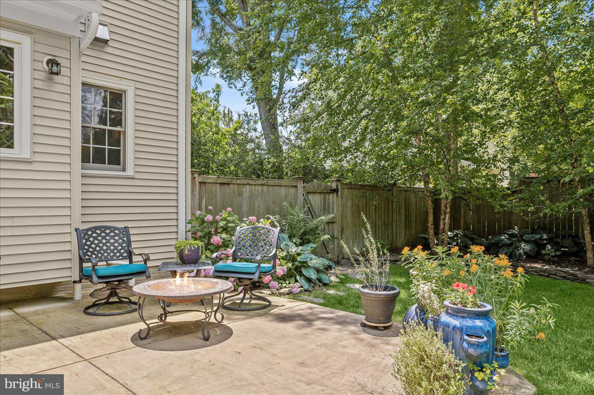 3127 WOODLAND LANE