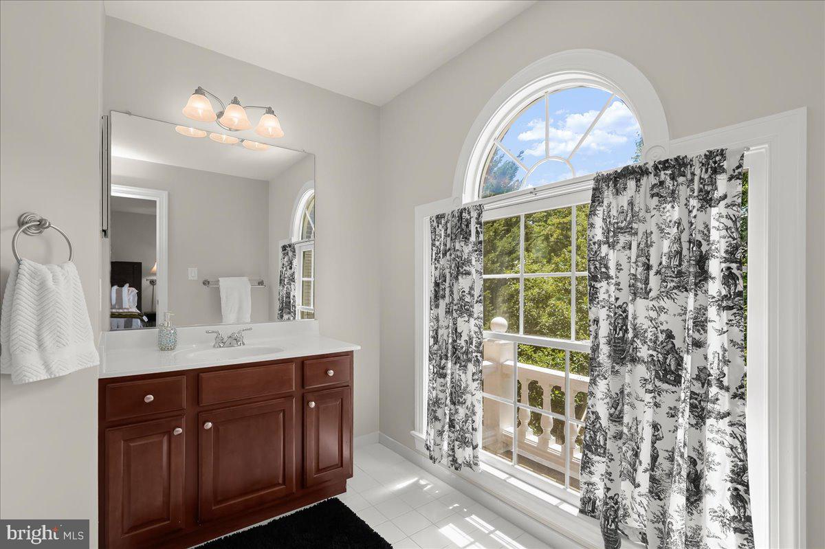 3127 WOODLAND LANE