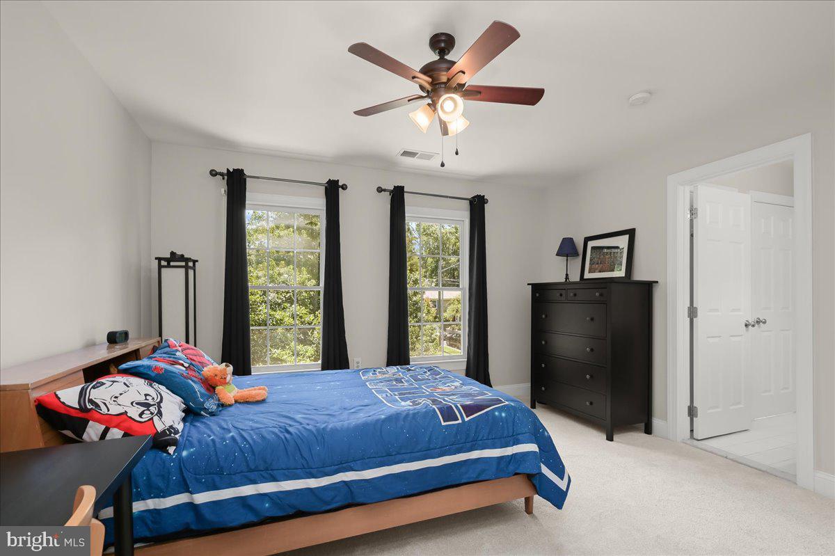 3127 WOODLAND LANE
