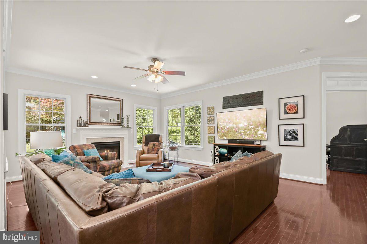 3127 WOODLAND LANE