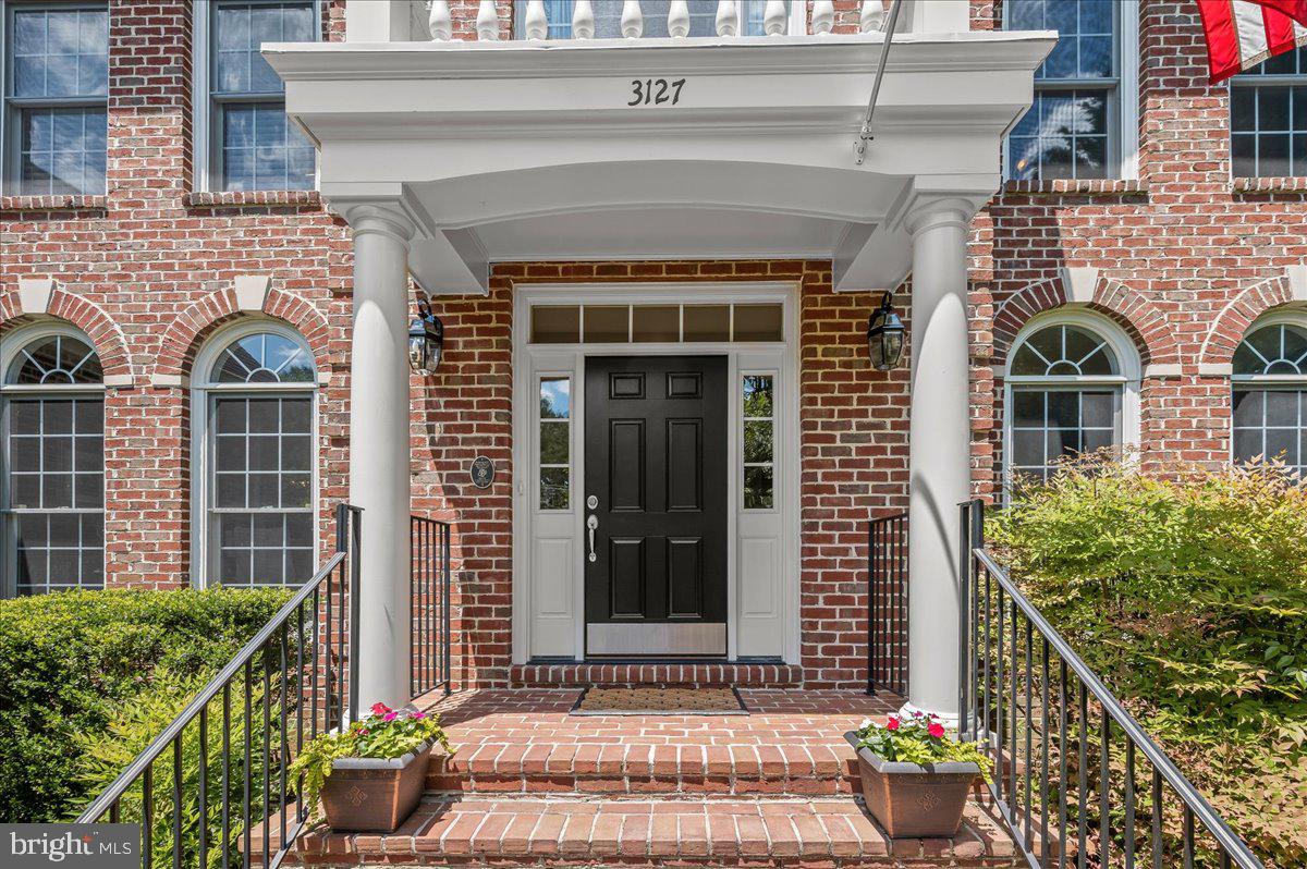 3127 WOODLAND LANE