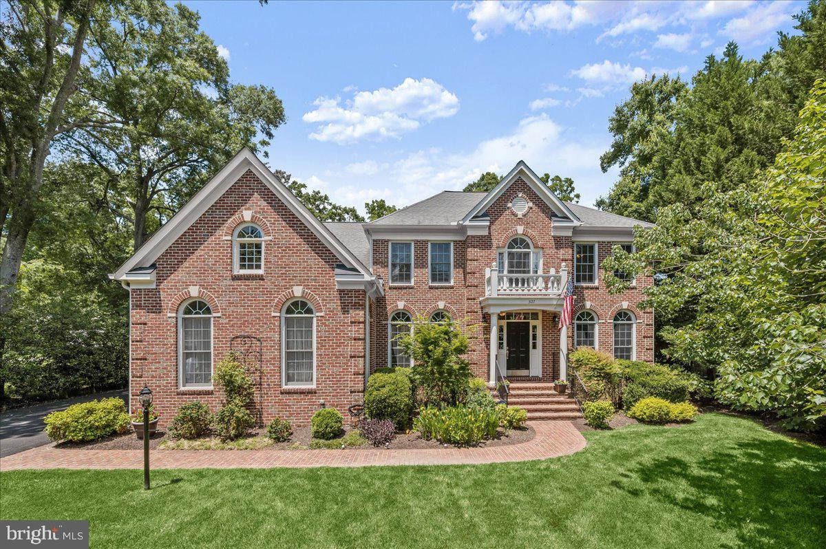 3127 WOODLAND LANE