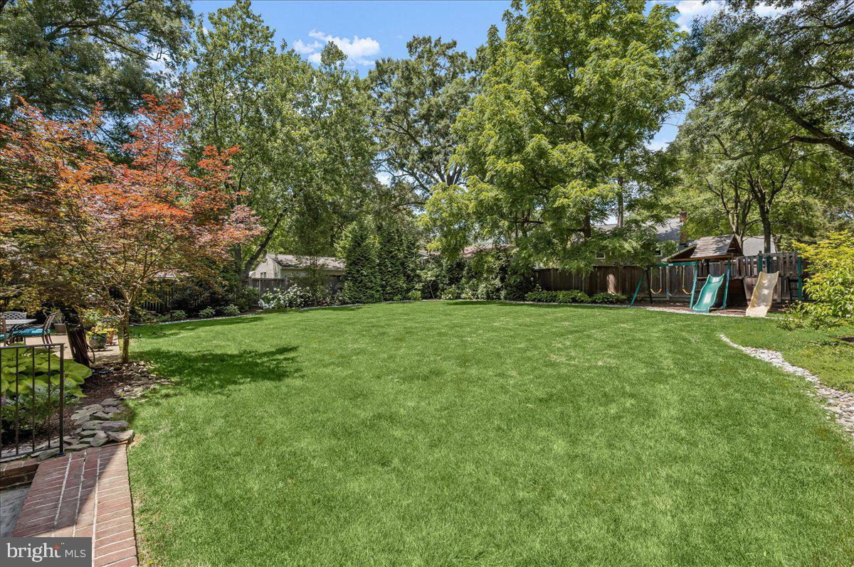 3127 WOODLAND LANE