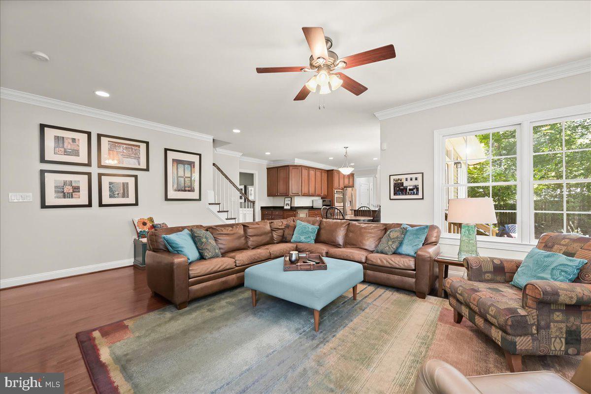 3127 WOODLAND LANE