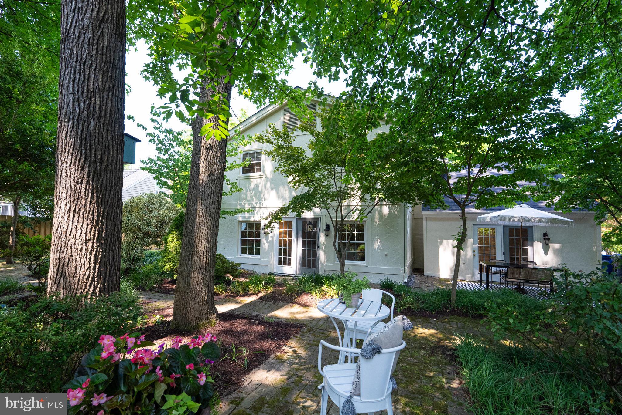 8609 CUSHMAN PLACE