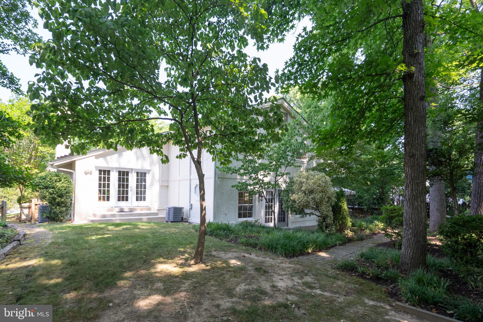 8609 CUSHMAN PLACE