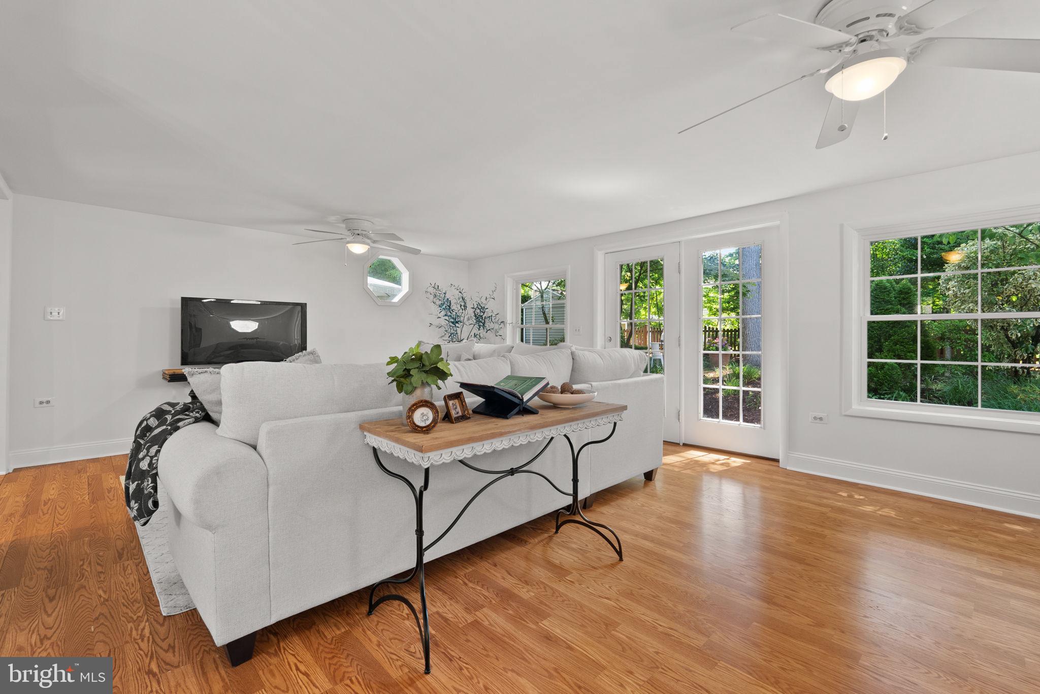 8609 CUSHMAN PLACE