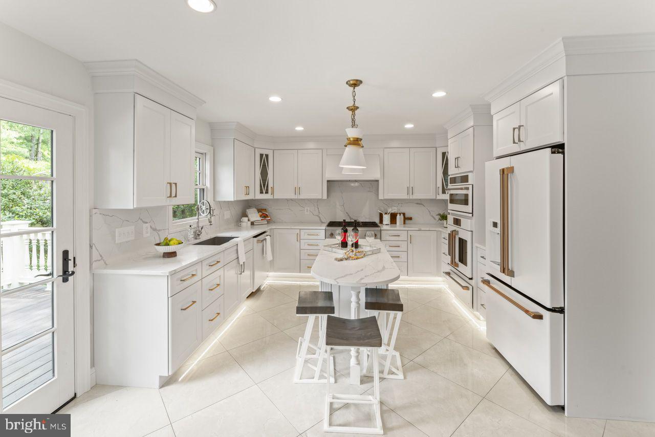 5844 BERMUDA COURT