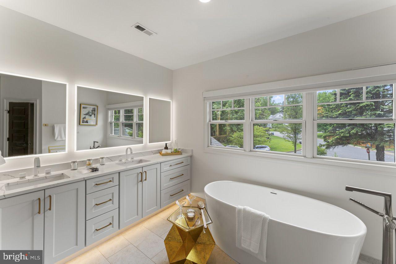 5844 BERMUDA COURT