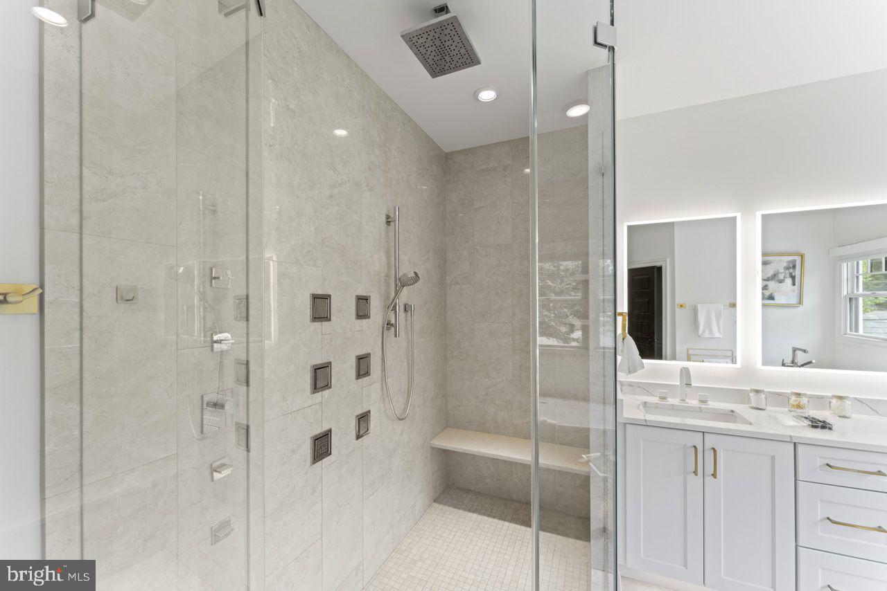 5844 BERMUDA COURT
