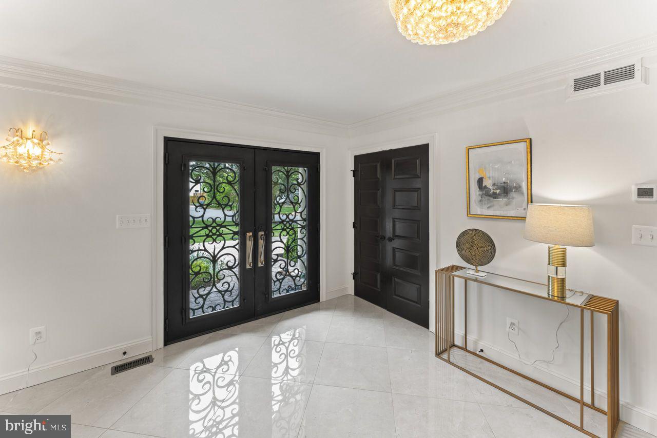5844 BERMUDA COURT