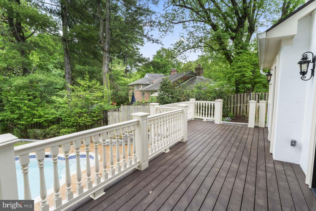 5844 BERMUDA COURT