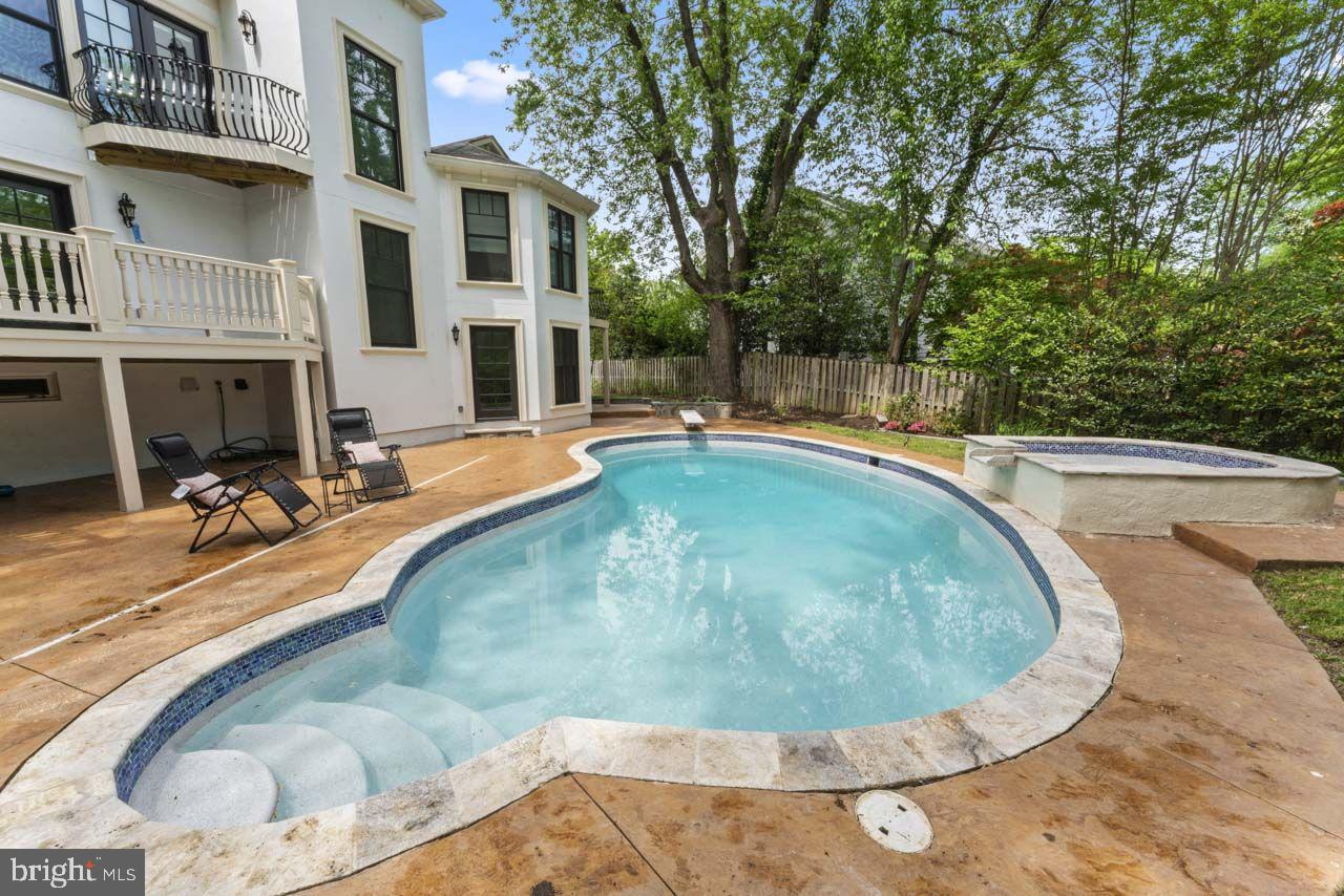 5844 BERMUDA COURT