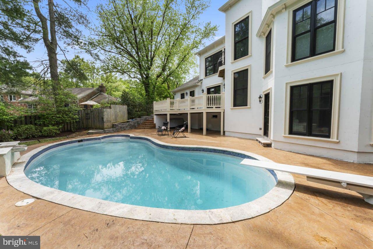 5844 BERMUDA COURT