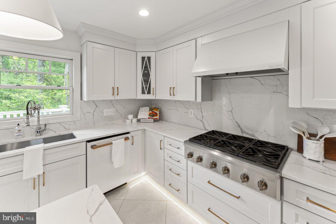 5844 BERMUDA COURT
