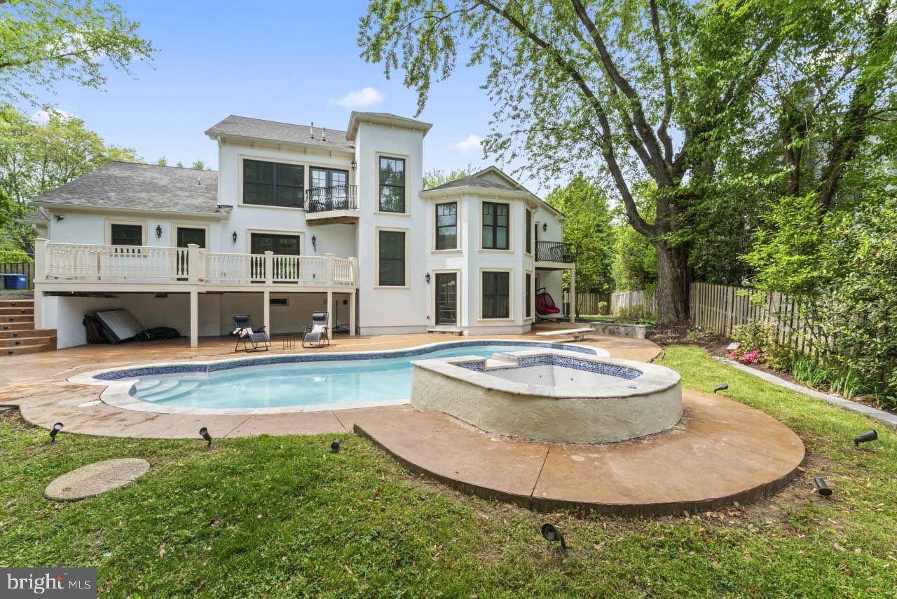 5844 BERMUDA COURT