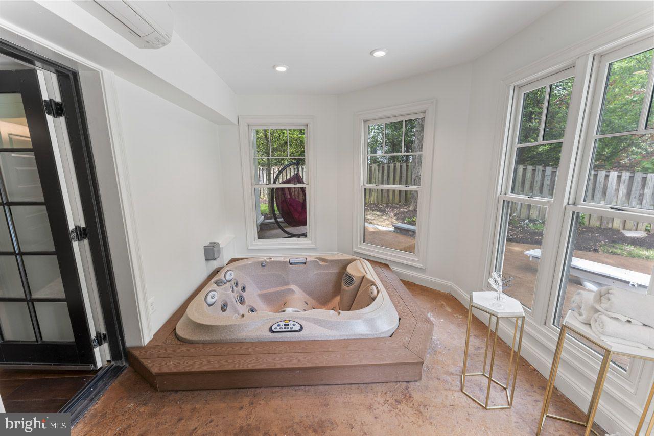 5844 BERMUDA COURT