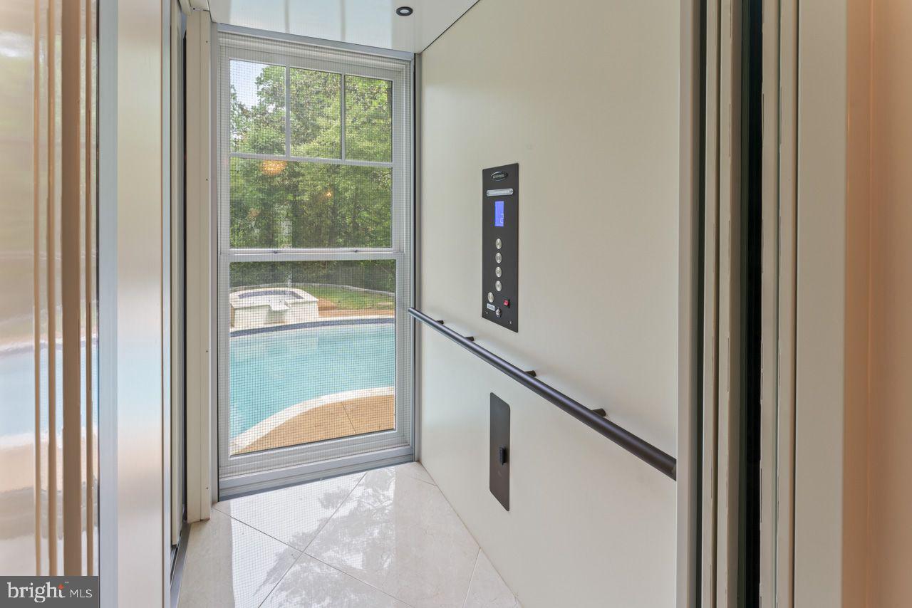 5844 BERMUDA COURT