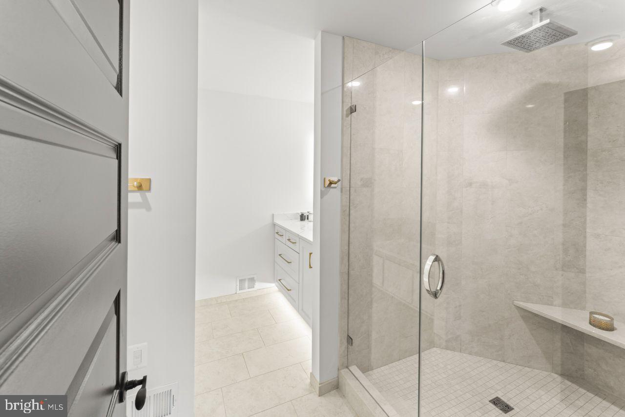 5844 BERMUDA COURT