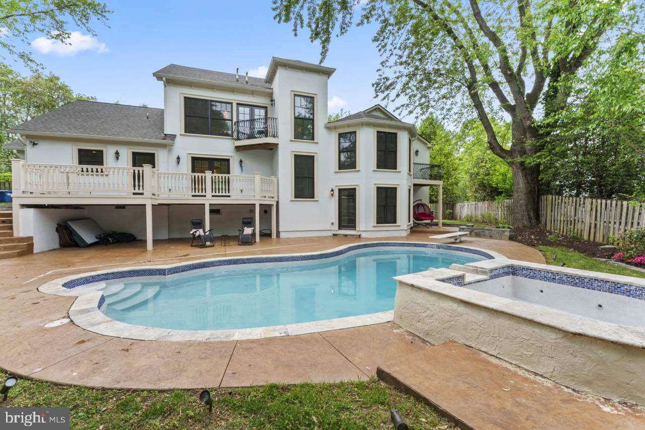 5844 BERMUDA COURT