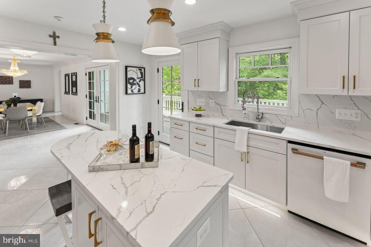 5844 BERMUDA COURT