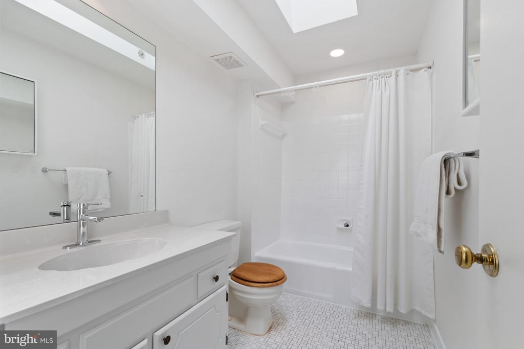 4122 FERRY LANDING ROAD
