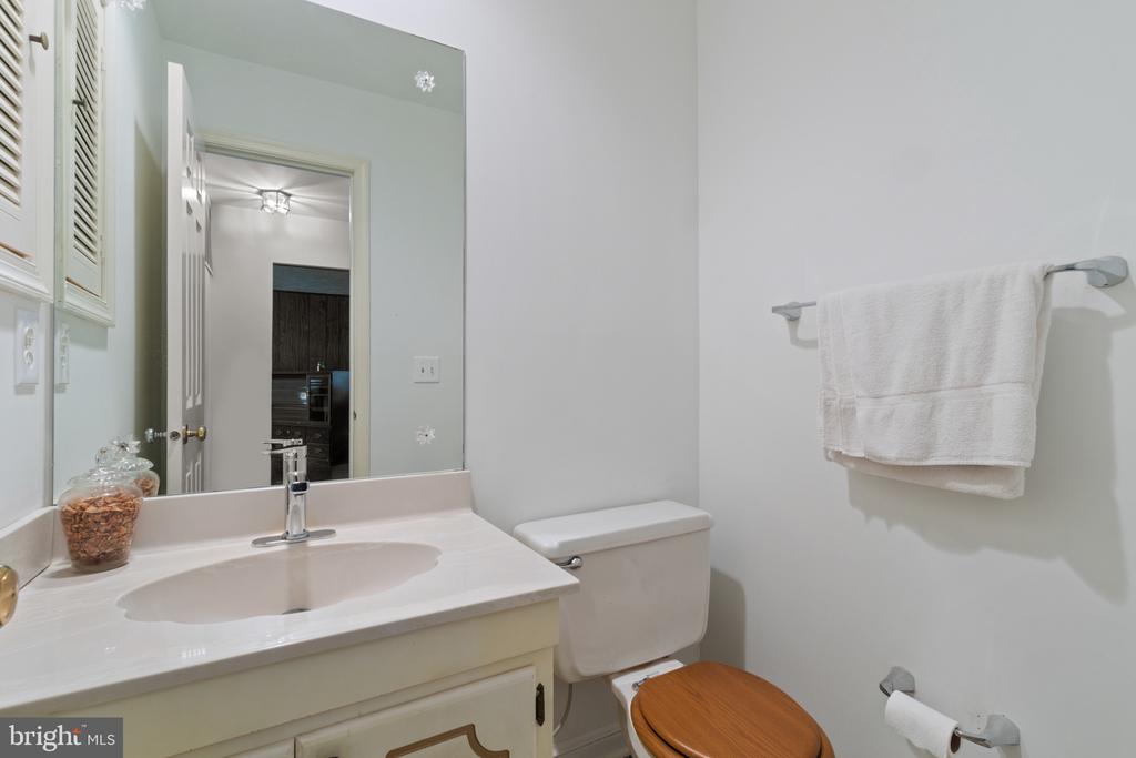 4122 FERRY LANDING ROAD