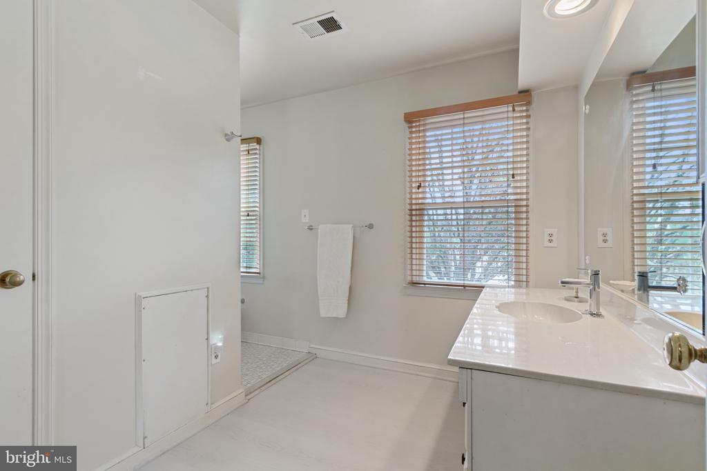 4122 FERRY LANDING ROAD