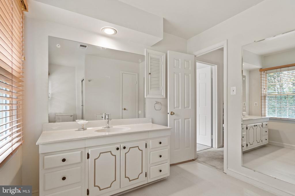 4122 FERRY LANDING ROAD